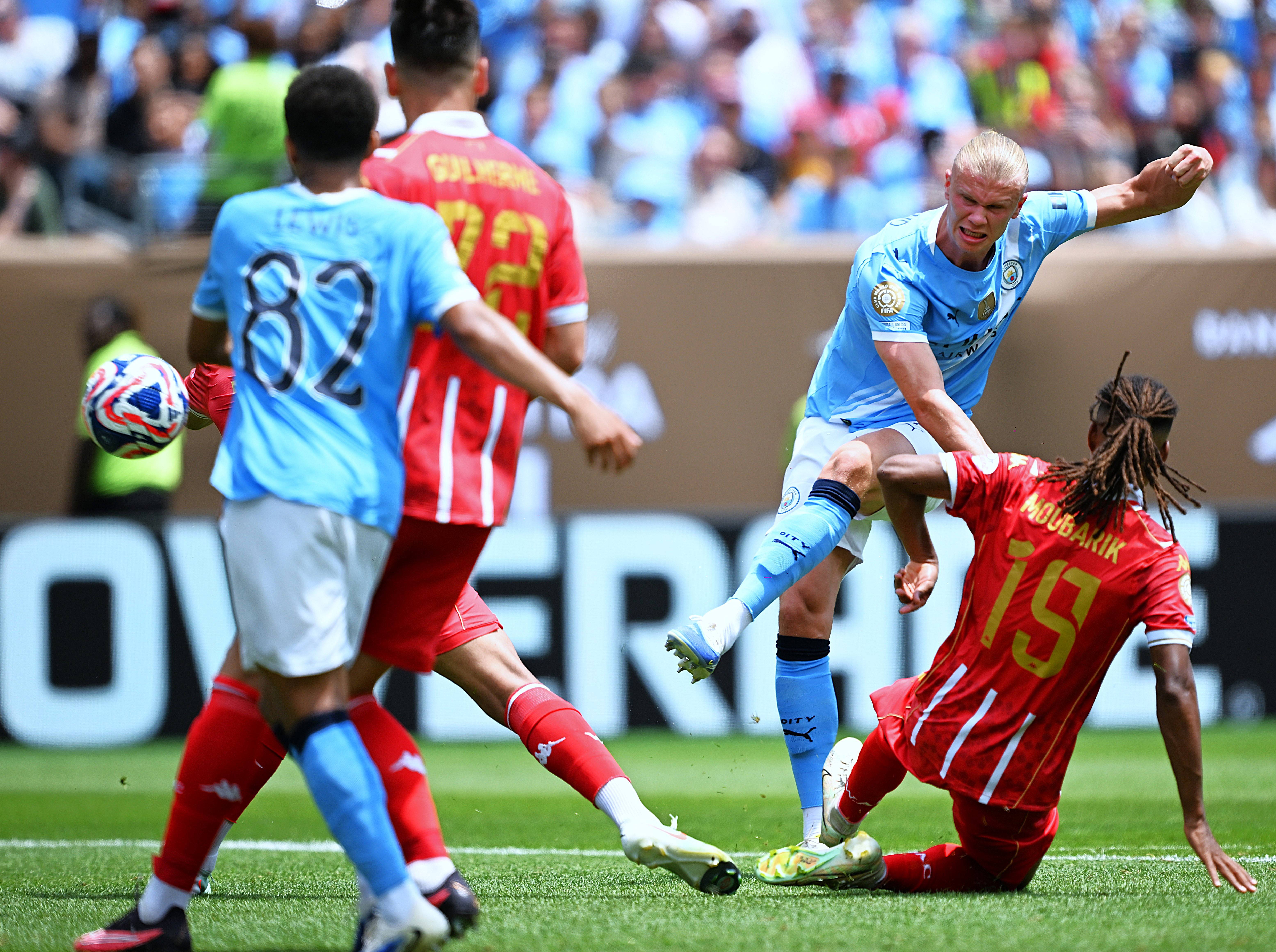 曼城英超战胜阿森纳，哈兰德破门制胜(英超第17轮曼城15连胜创英超纪录 阿森纳利物浦遭平局)